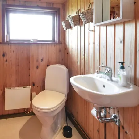 Three-bedroom Holiday In בית נופש